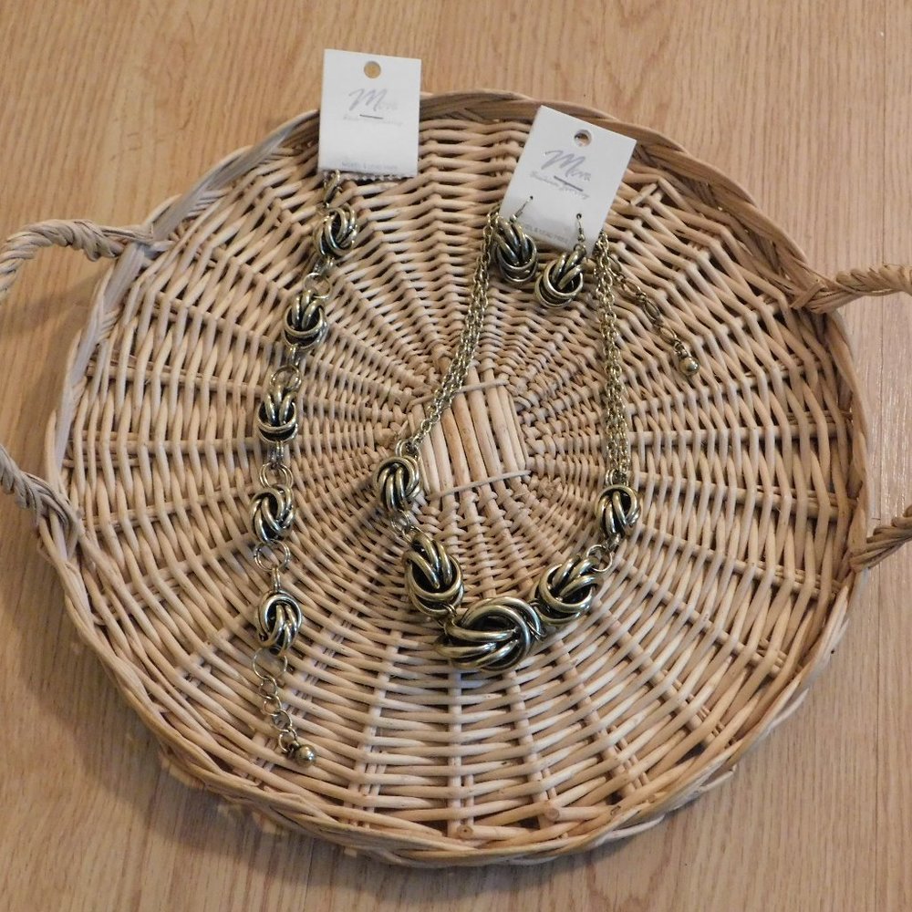 Necklace, Bracelet & Piearced Earrings - New